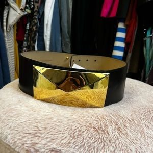 Authentic St. John’s Italian leather waist belt. Will fit XS to S waists.